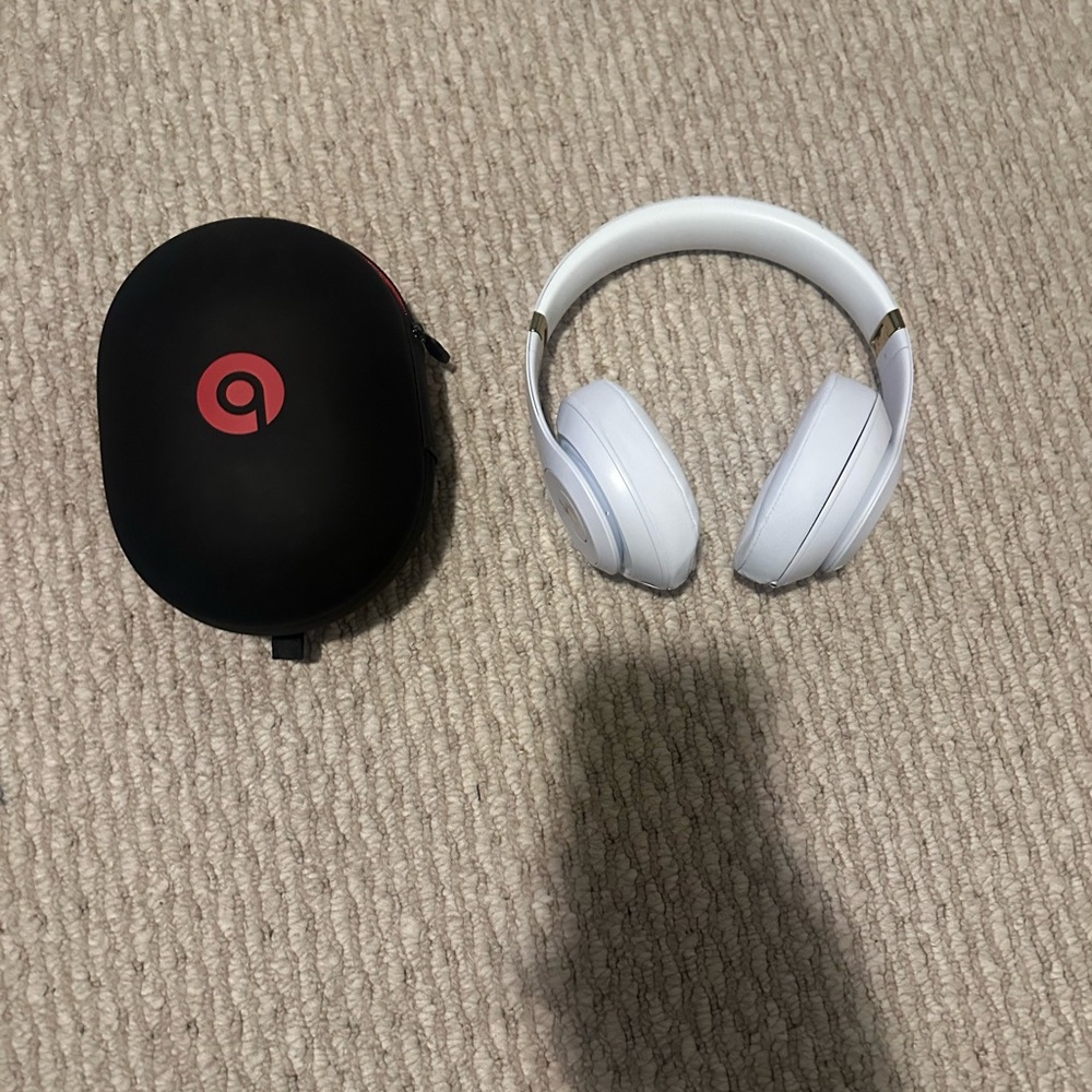 Beats by Dre White and Gold Headphones with Black Case